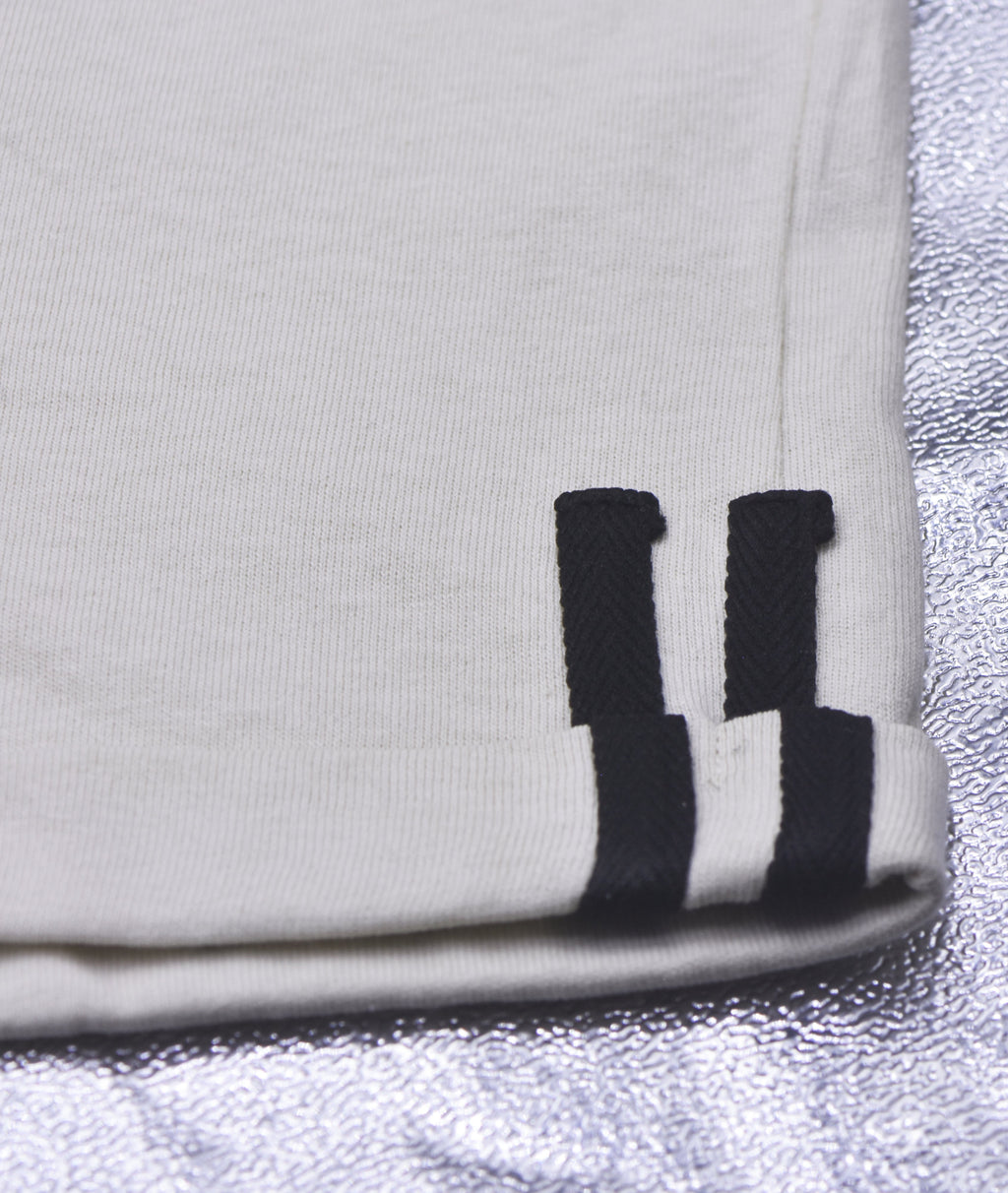 SHORT BEIGE POUR GARCON AVEC 2 BANDES NOIR