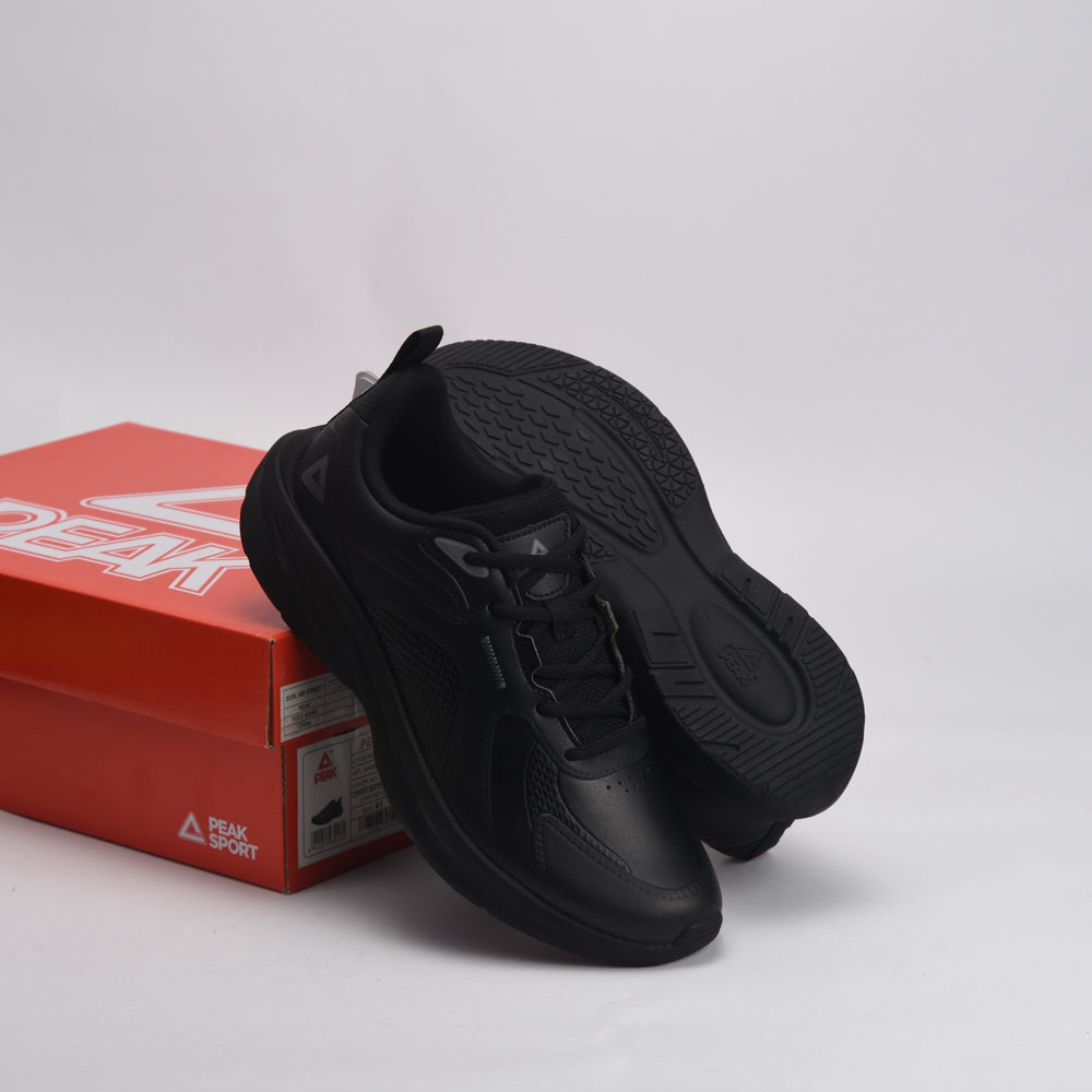PEAK FOOTWEAR