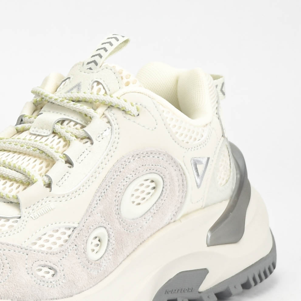 PEAK SHOES