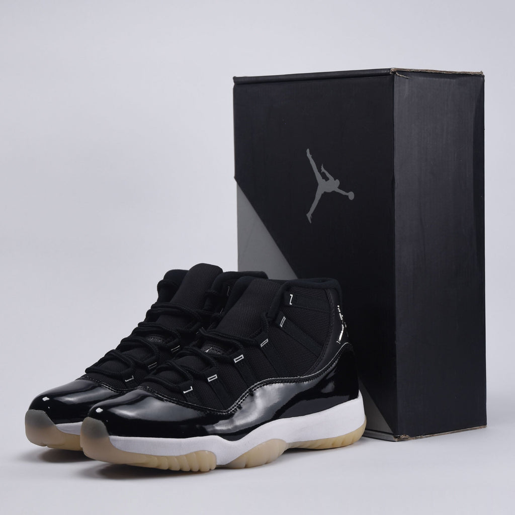 NIKE JORDAN