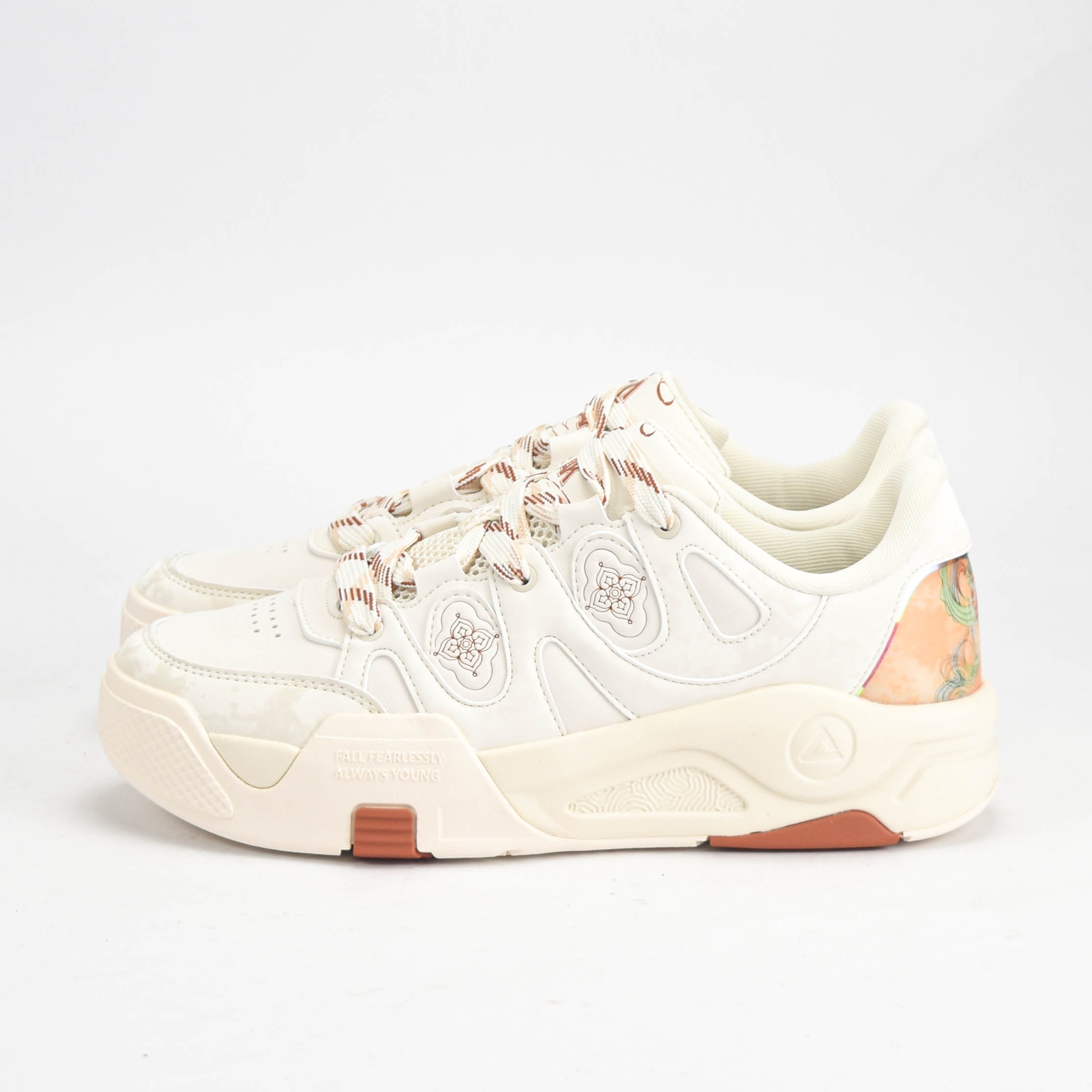 PEAK SHOES
