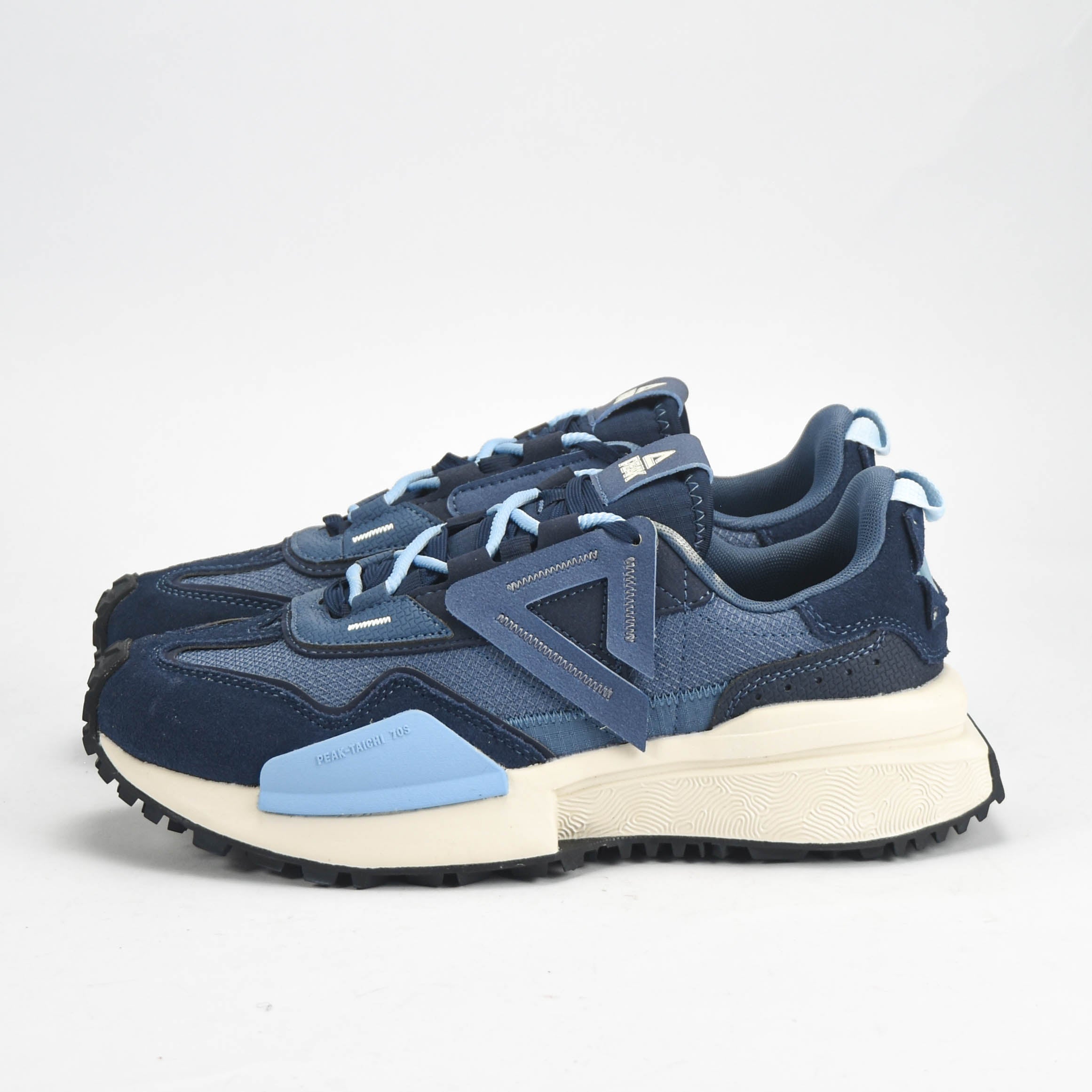 PEAK SHOES