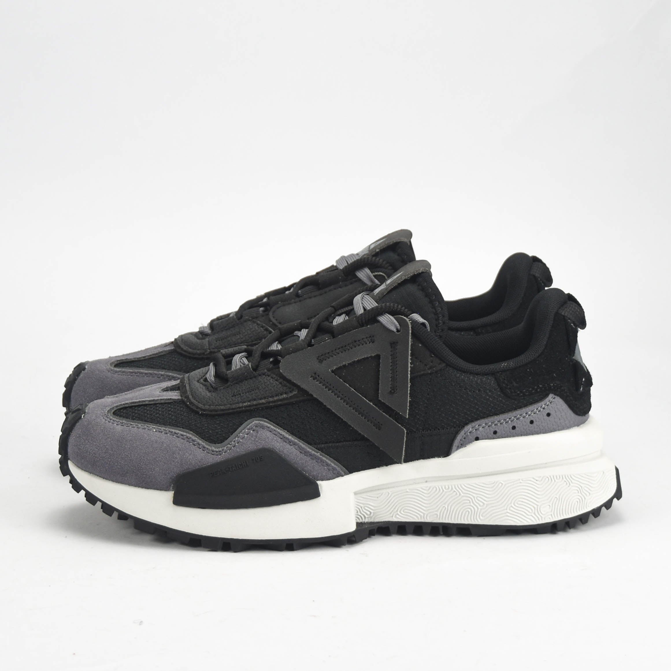 PEAK SHOES